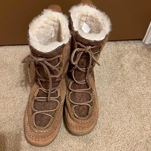 LL Bean Sherpa Boots with Laces